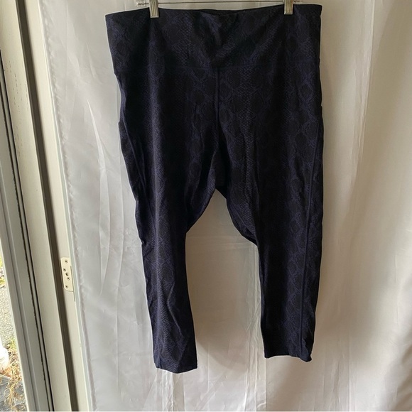 Athleta Ultimate 7/8 Tight Blue Snake Print size 3X‎ - Picture 3 of 10